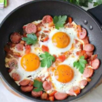 سوسیس و تخم مرغ